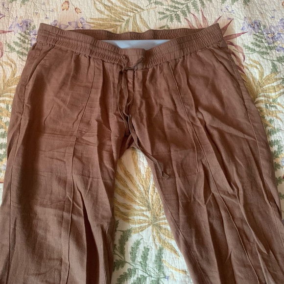 🔥 2/$50 🔥 Thyme Maternity Capris - Picture 4 of 5